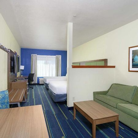 ทริปเปิล เพลย์ รีสอร์ต โฮเทล แอนด์ สวีท Hotel Hayden ภายนอก รูปภาพ