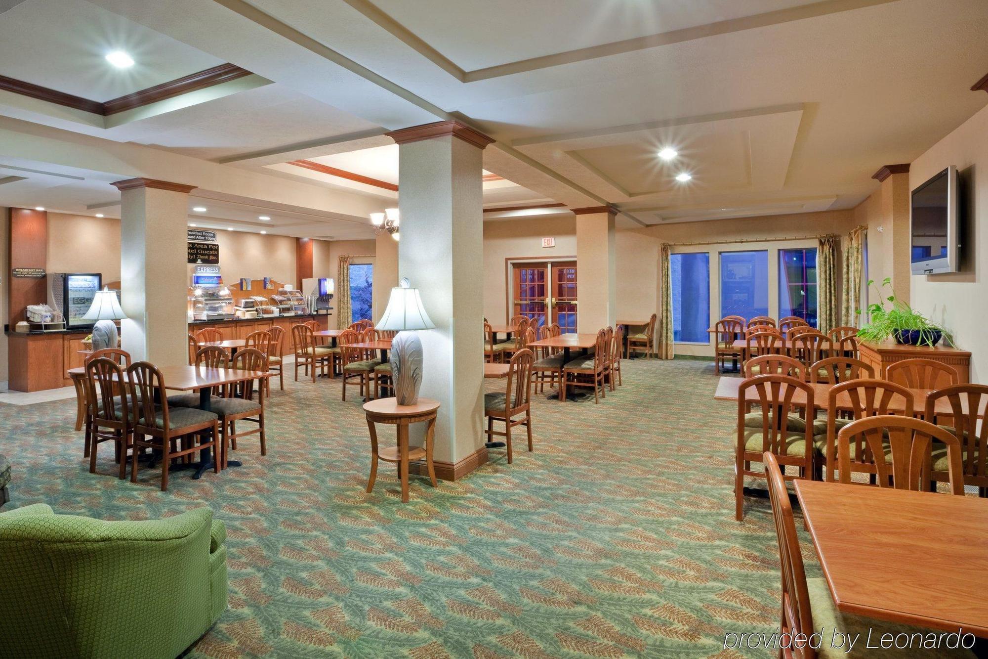 ทริปเปิล เพลย์ รีสอร์ต โฮเทล แอนด์ สวีท Hotel Hayden ร้านอาหาร รูปภาพ