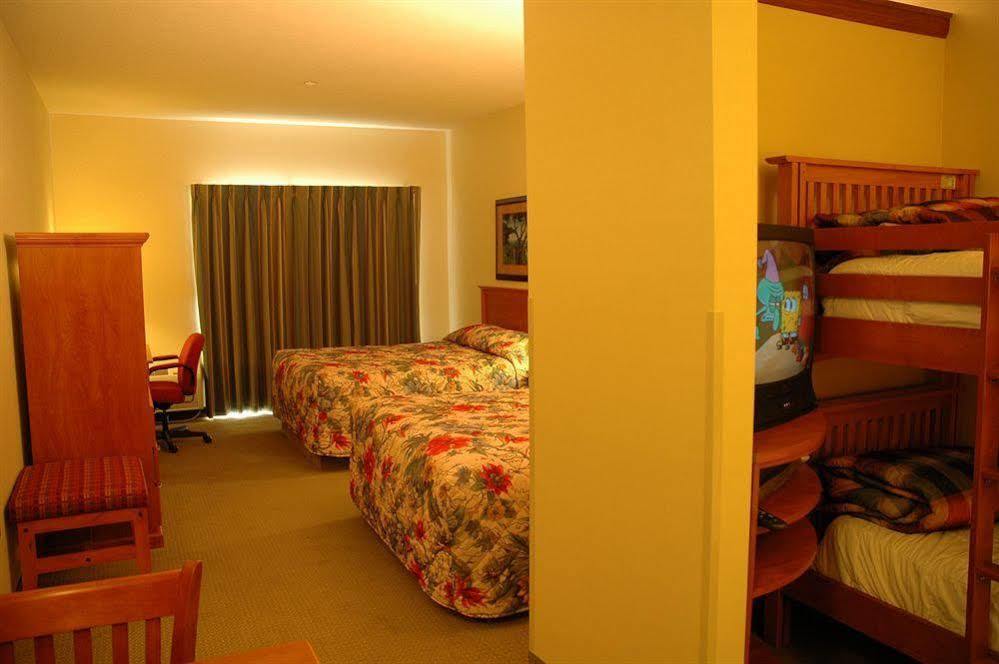 ทริปเปิล เพลย์ รีสอร์ต โฮเทล แอนด์ สวีท Hotel Hayden ภายนอก รูปภาพ